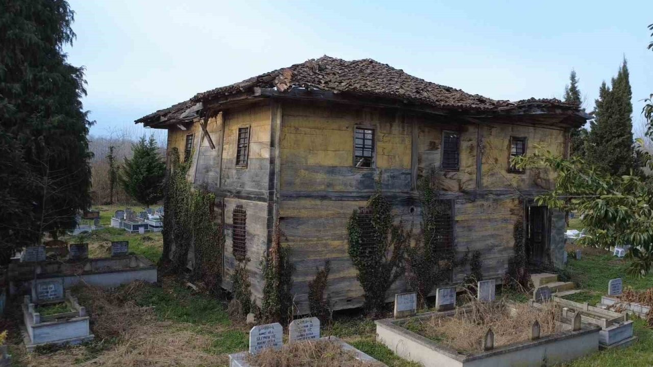 Asırlık cami ilgi bekliyor