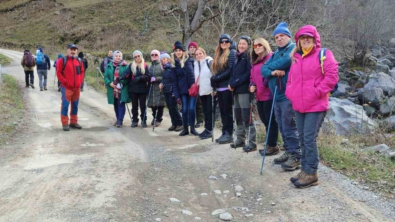 Asmasu Şelalesi’ne yürüdüler