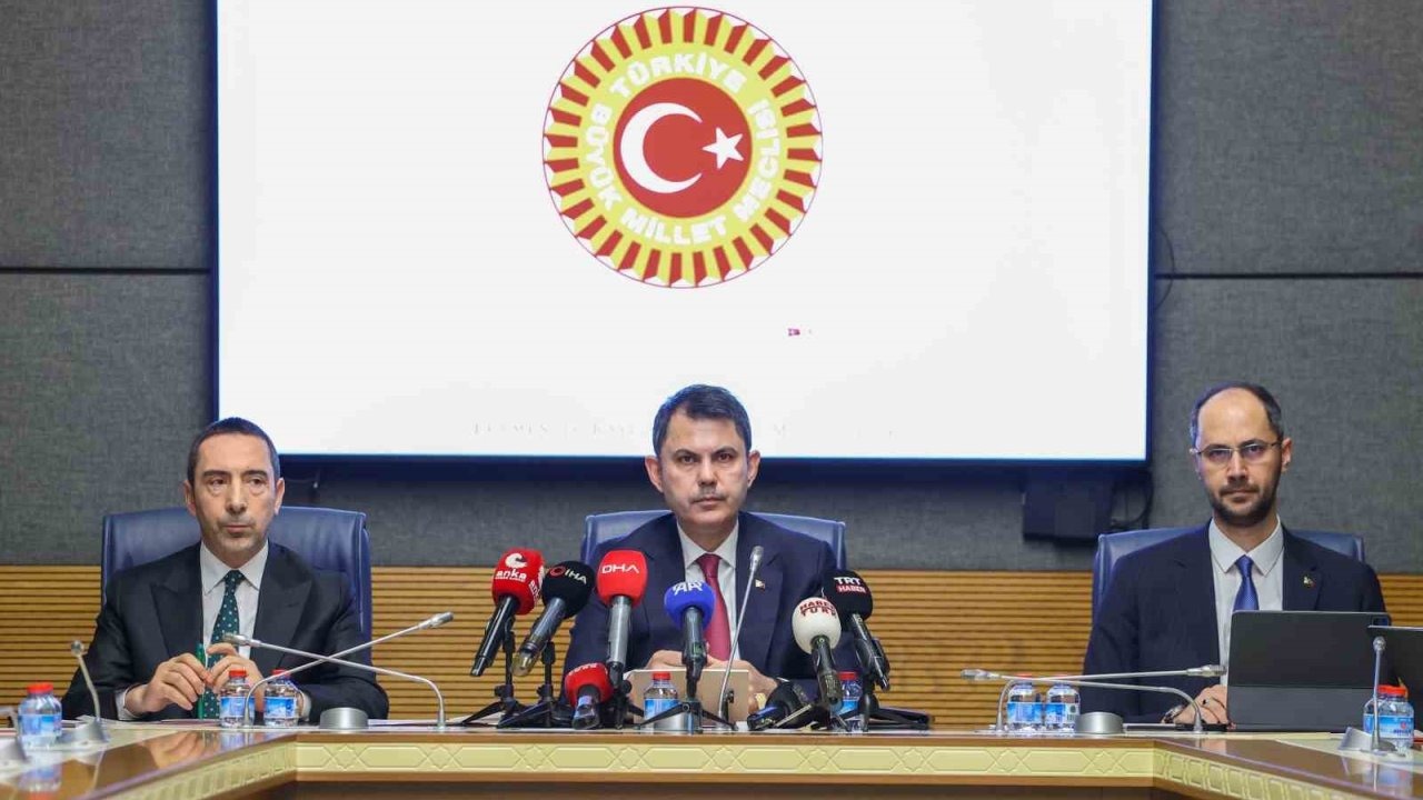 Bakan Kurum: "Deprem konutları ödemeleri 2 yıl ödemesiz, 18 yıl faizsiz ve sabit oluyor"