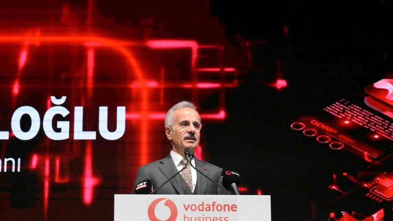 Bakan Uraloğlu: "Fiber optik ağ altyapımız, 657 bin kilometre"