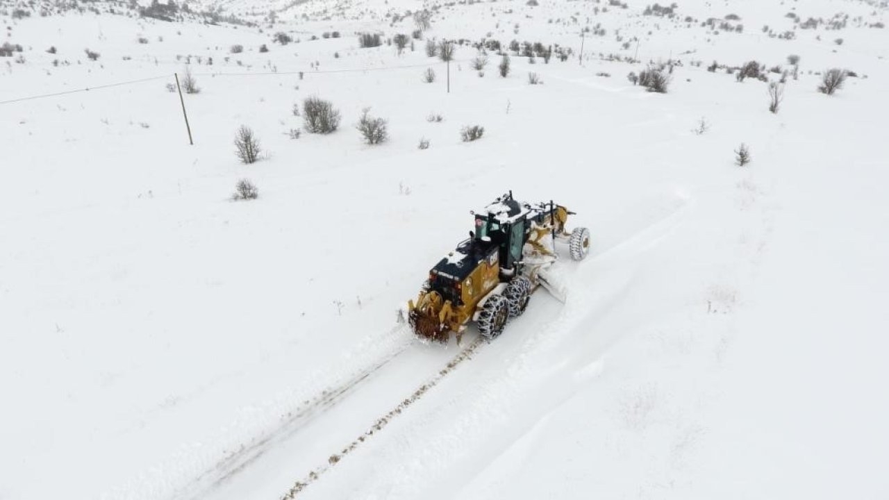Bayburt’ta kar ve tipiden kapanan 44 köy yolu ulaşıma açıldı