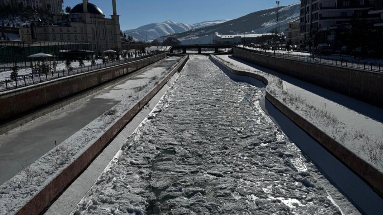 Çoruh buz tuttu!
