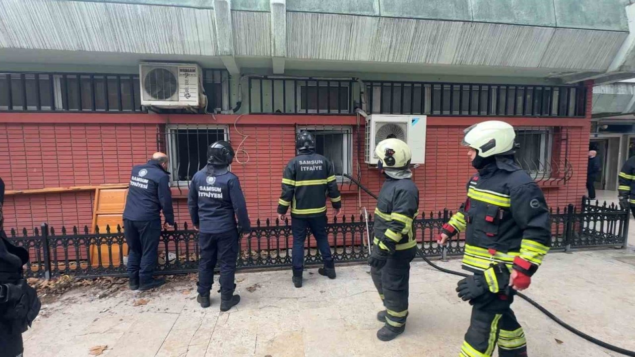 Cuma namazı öncesinde cami çarşısında yangın paniği