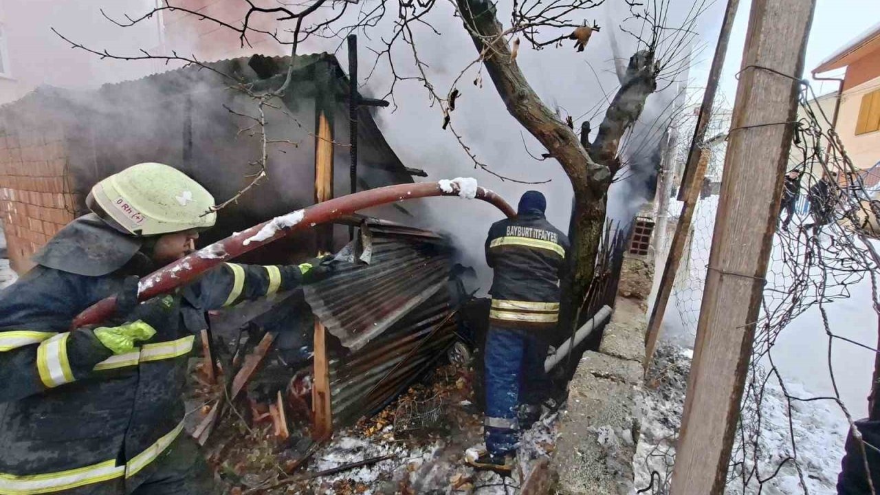 Garaj ve depo olarak kullanılan alanda çıkan yangın söndürüldü