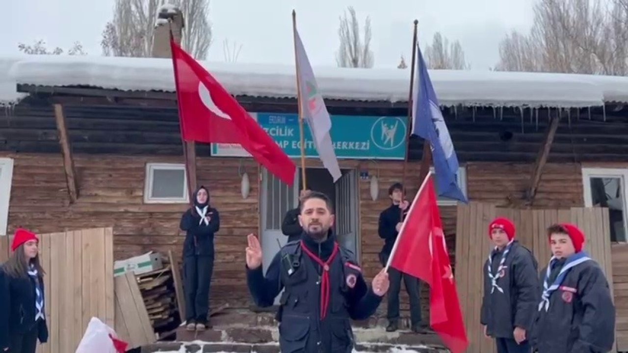 İzcilerden bayrak yürüyüşü