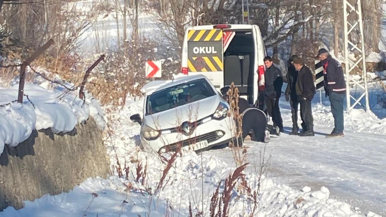 Karlı yollar kazalara davetiye çıkarıyor