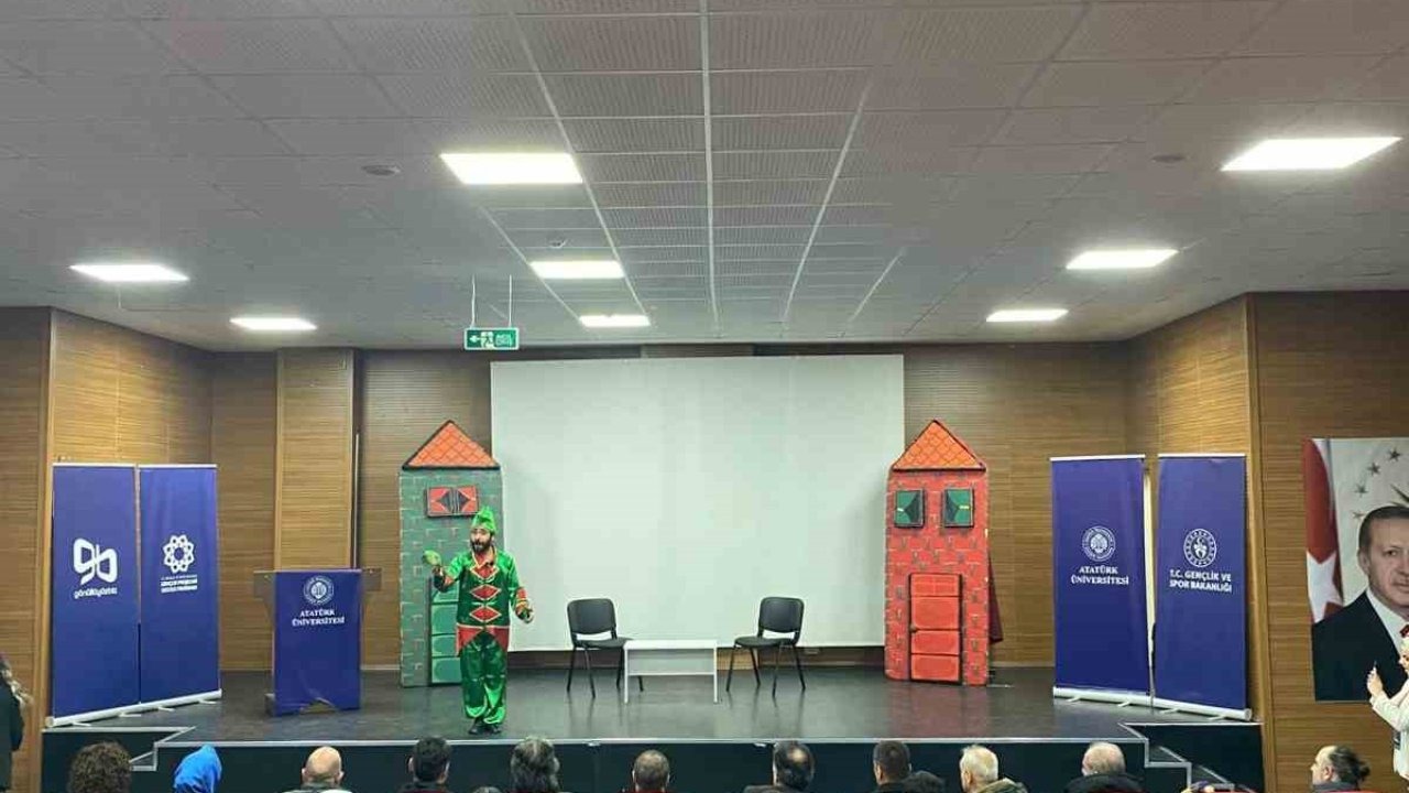 Milli teknoloji hamlesi "Karagöz ve Hacivat" ile tiyatro sahnesinde çocuklarla buluştu