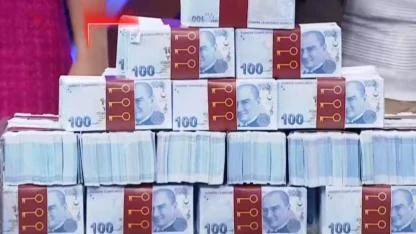 Serinin ilki olan 'Hababam Sınıfı' filminin jeneriğinde hangi oyuncunun adı diğerlerinden önce yazar?