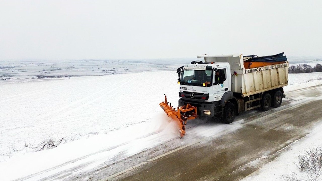 Tekirdağ Büyükşehir ekiplerinden kar mesaisi