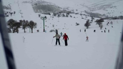 Kop Kayak Merkezi’nde tatil yoğunluğu