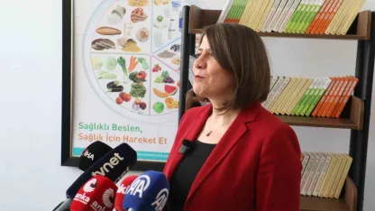 "Ramazan’da sağlıklı beslenmenin temel kriterlerden birisi sahurun ve iftarın yapılması, araya ara öğünün eklenmesi"