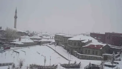 Doğu’ya kar yağmurla karışık geri geliyor