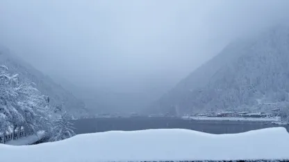Uzungöl beyaza büründü: Kar kalınlığı 1 metreyi aştı