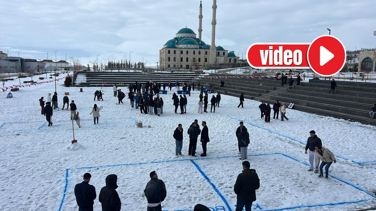 Baberti Külliyesi’nde kar coşkusu…