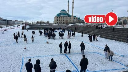 Baberti Külliyesi’nde kar coşkusu…