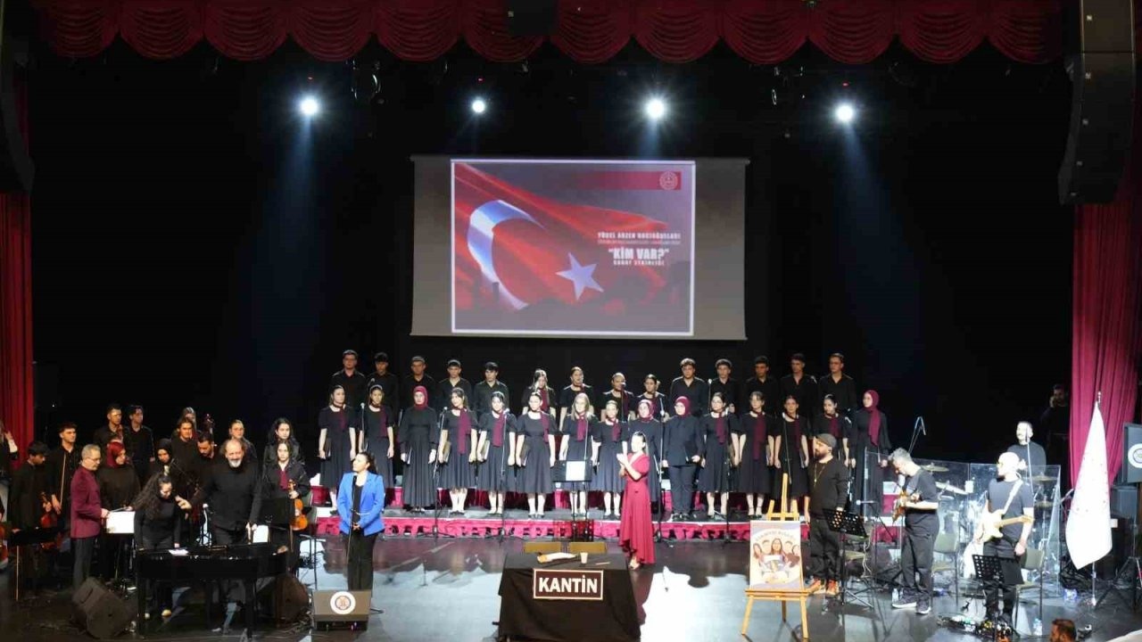 Bakan Tekin: "Geçmişine bağlı, gelecekten ümitli gençler yetiştirmek istiyoruz"