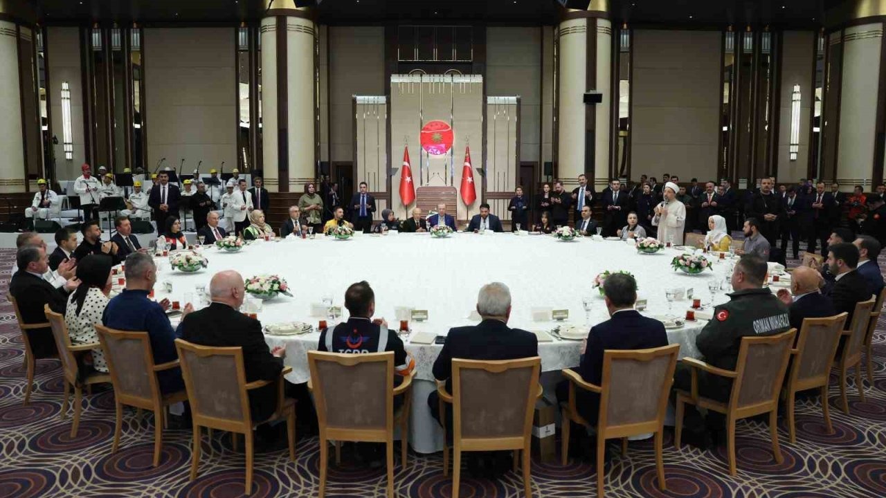 Cumhurbaşkanı Erdoğan: "Biz toplumun her kesiminin hak ve özgürlüklerini genişletmeye odaklanıyoruz"