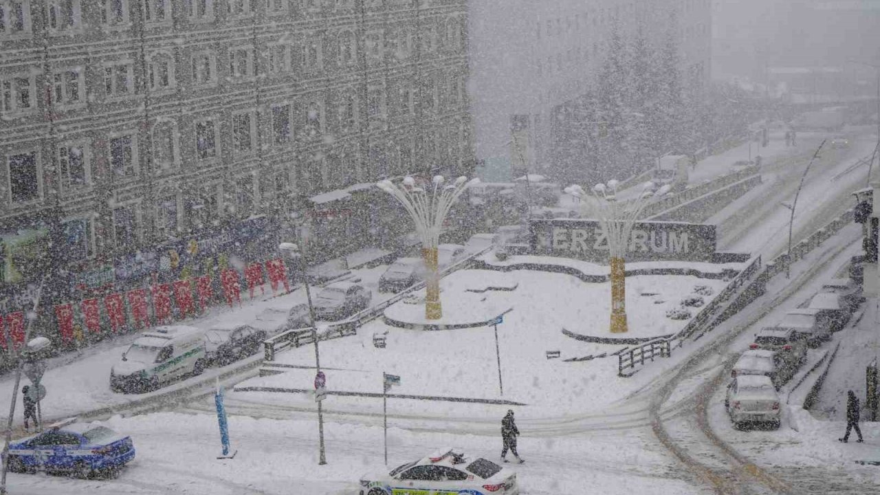 Erzurum’da kar sebebiyle 312 köyün yolu kapandı