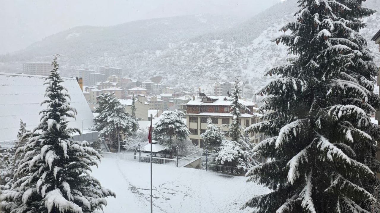 Gümüşhane’de kar nedeniyle 193 köy yolu ulaşıma kapandı