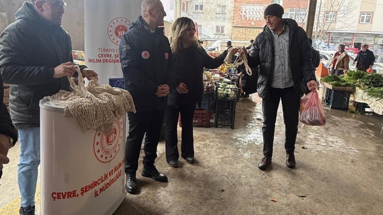 Halk pazarında sıfır atık bilgilendirmesi yapıldı