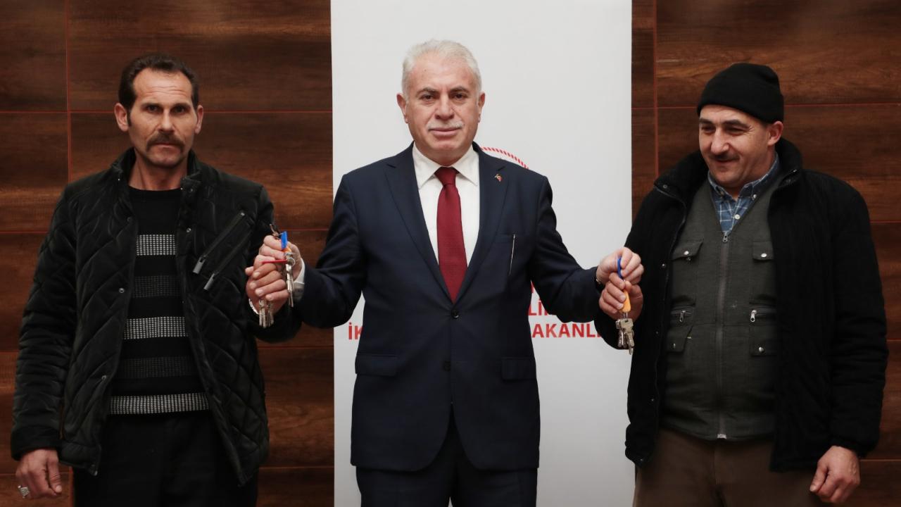 Tuzcuzade’de anahtarlar teslim edildi: Hak sahipleri yeni evlerine merhaba dedi