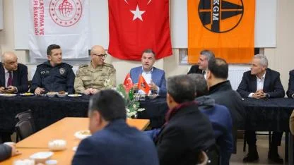 Vali Eldivan, karayolları personeliyle iftarda buluştu