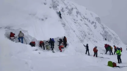 Palandöken’de buz tırmanışı eğitimi başarıyla gerçekleşti