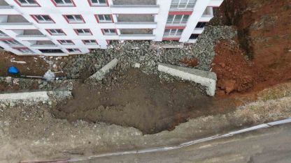 Trabzon’da istinat duvarı çöktü, 9 katlı bina zarar gördü