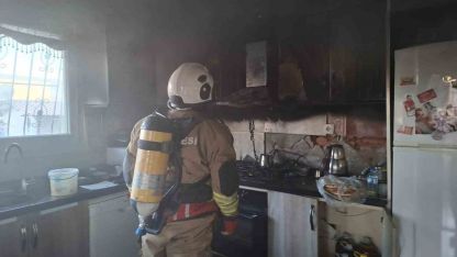 Samandağ’da evin mutfağında çıkan yangın korkuttu