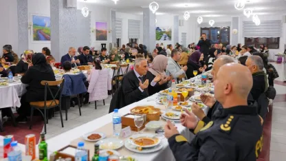 Dünya Yetimler Günü dolayısıyla iftar programı düzenlendi