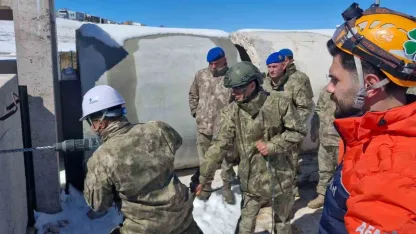 Komandolara arama kurtarma eğitimi verildi