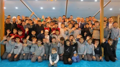 Vali Eldivan hafız adaylarıyla iftarda buluştu