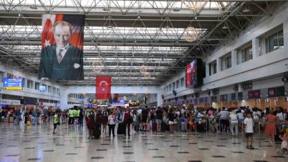 Bakan Uraloğlu: "Bayramda iç hatlarda 867 ilave sefer planladık"