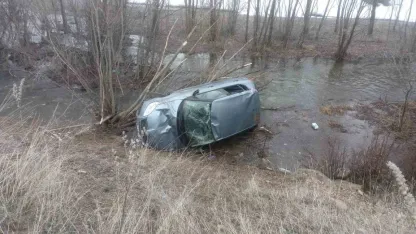 Otomobil dereye uçtu: 1 yaralı!