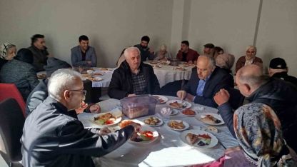 Huzurevi sakinleri yakınlarıyla kahvaltıda buluştu