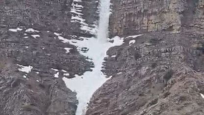 Kemaliye’de "kar şelalesi" görüntülendi