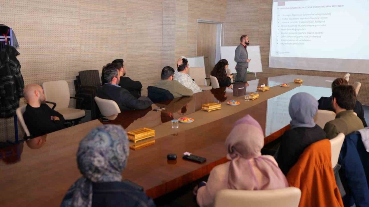 Aile hekimlerine ruh sağlığı eğitimi verildi