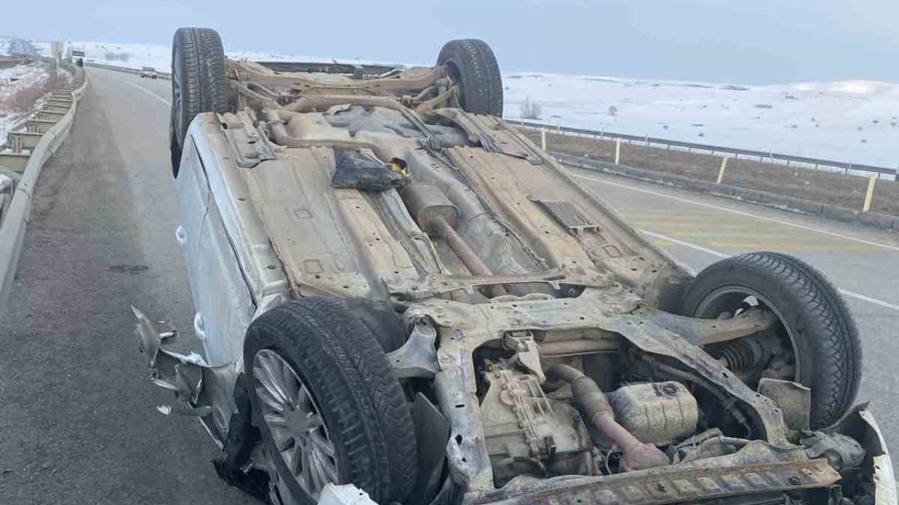 Aşkale’de trafik kazası: Otomobil takla attı, 2 kişi yaralandı