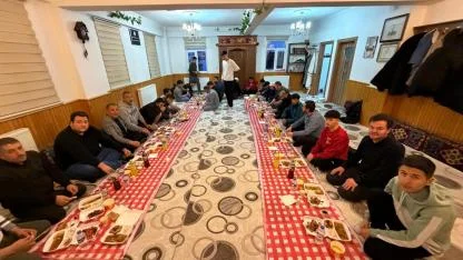 Başkan Şeker iftar sofrasını gençlerle paylaştı