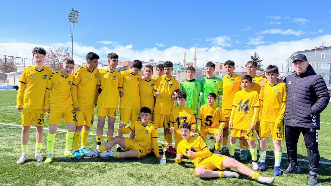 Bayburt Özel İdarespor U15 namağlup şampiyon!