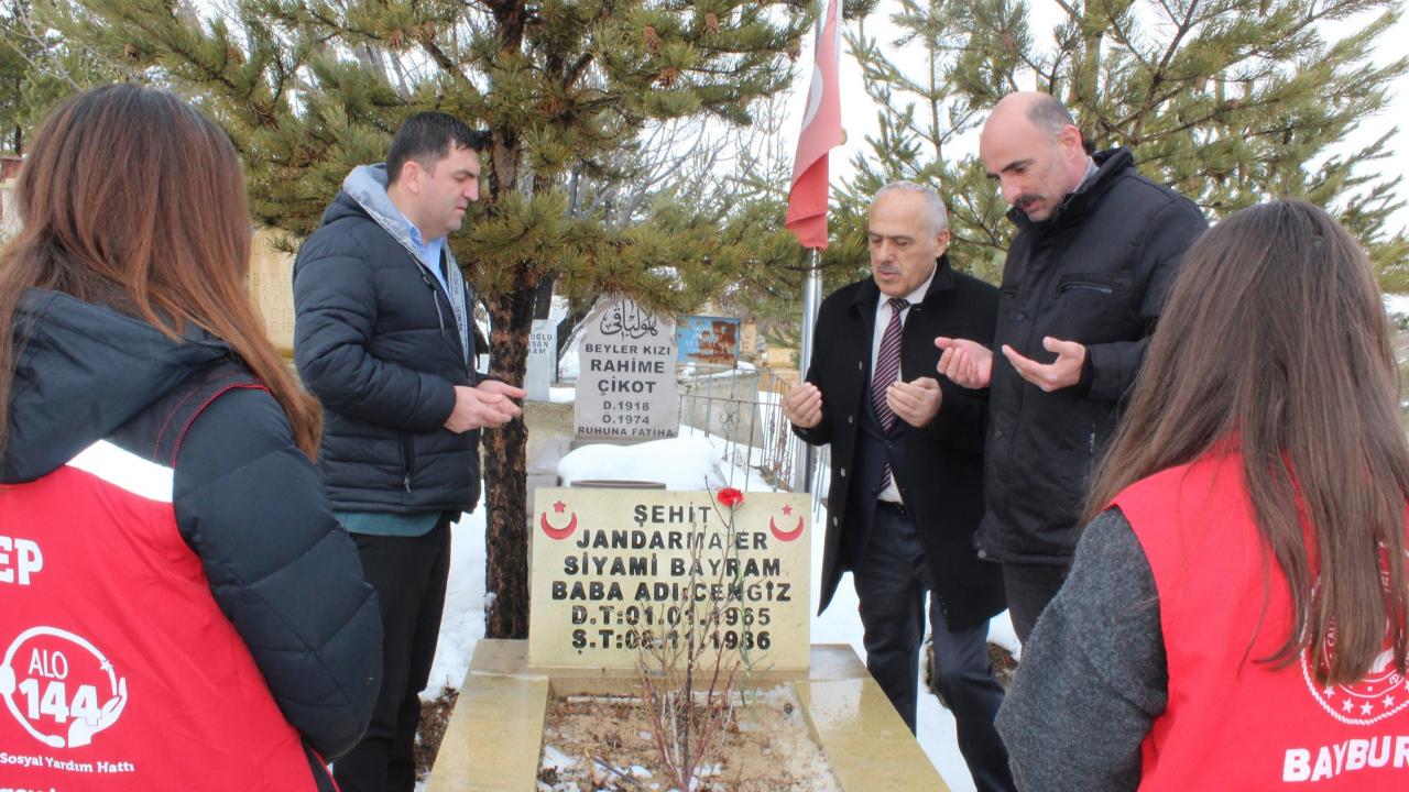 Bayburt’ta bayram öncesi şehitliklere ziyaret
