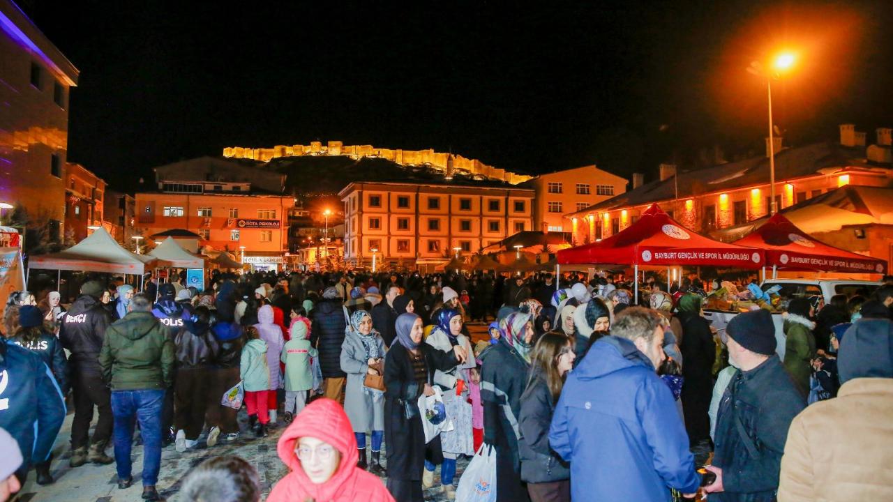 Bedeni meydanda, ruhu sokakta: 'On beşi' nereye ait?