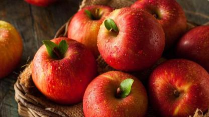 Birçok kişi yanlış saatte yiyor: Elma için en doğru zaman açıklandı