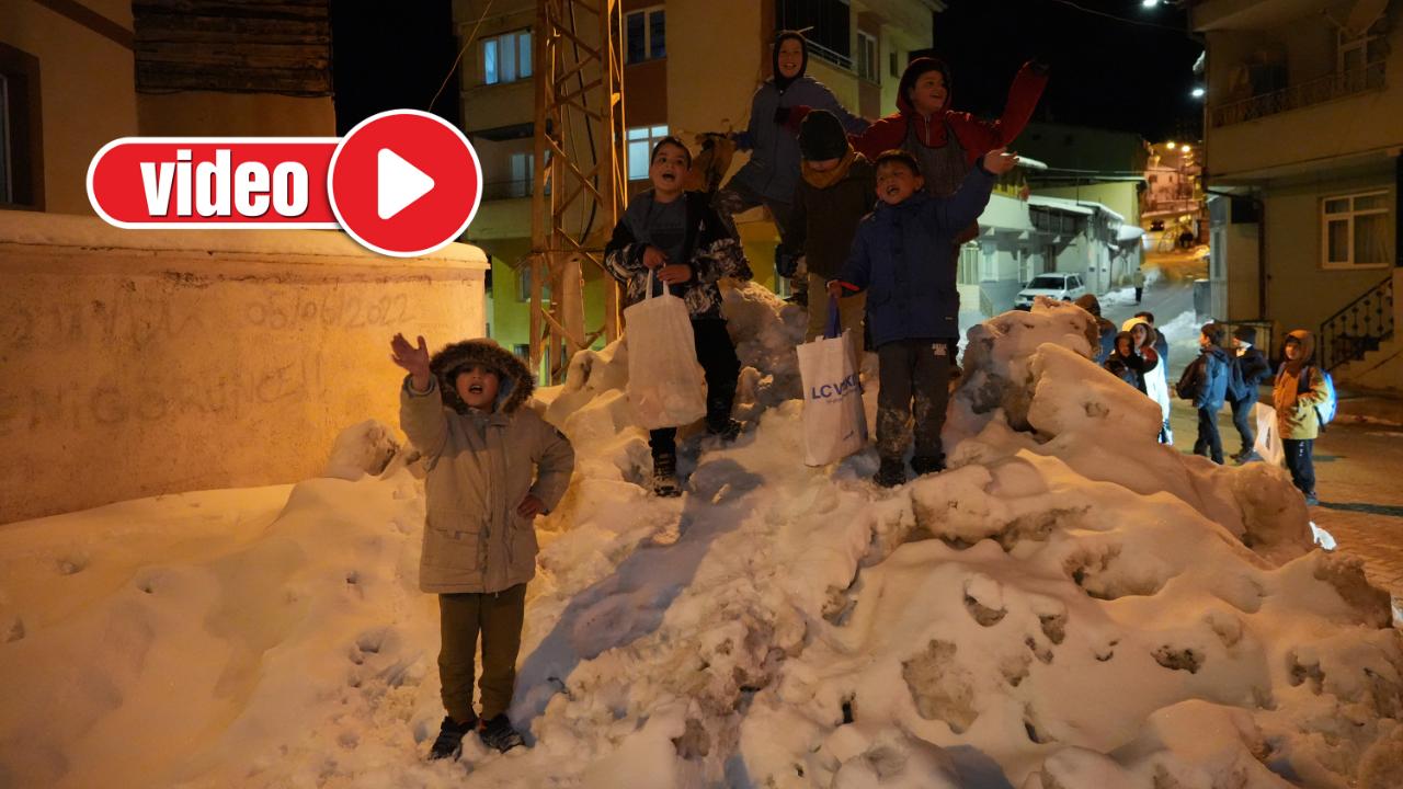 Dillerde mani, ellerde poşet: Bayburt’ta bir geceye sığan asırlık gelenek...