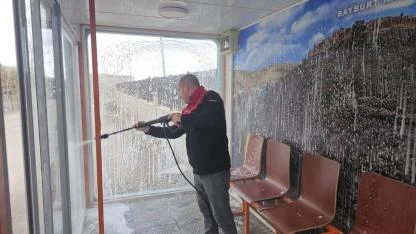 Dolmuş duraklarında bahar temizliği