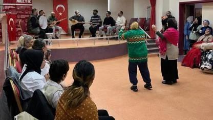 Engelsiz Yaşam Merkezi sakinlerine türkü ziyafeti