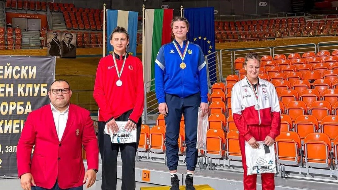 Erzincanlı güreşçiler Bulgaristan’da madalya kazandı
