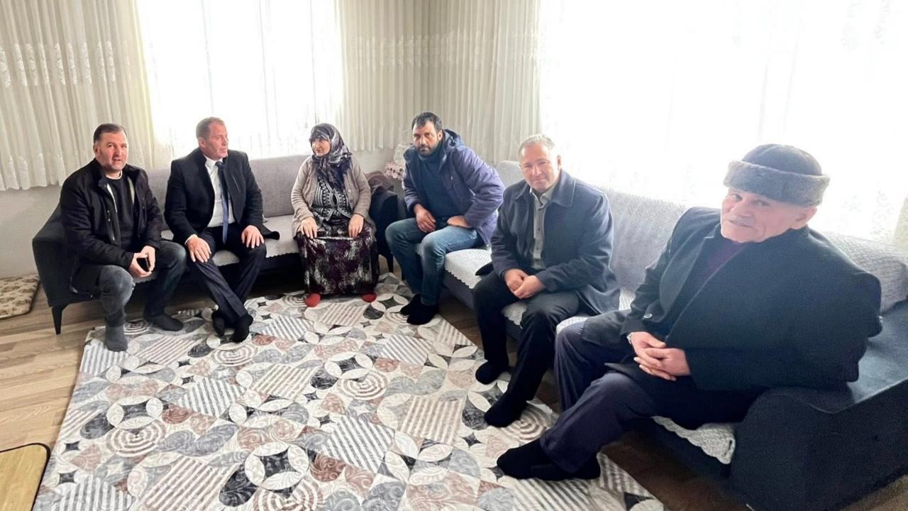 Gökçedere’de bayram bereketi: Koca çınarlara vefa ziyareti