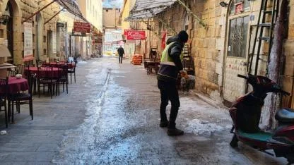 Sokak sokak buz mesaisi: Bayburt Belediyesi ekipleri sahada