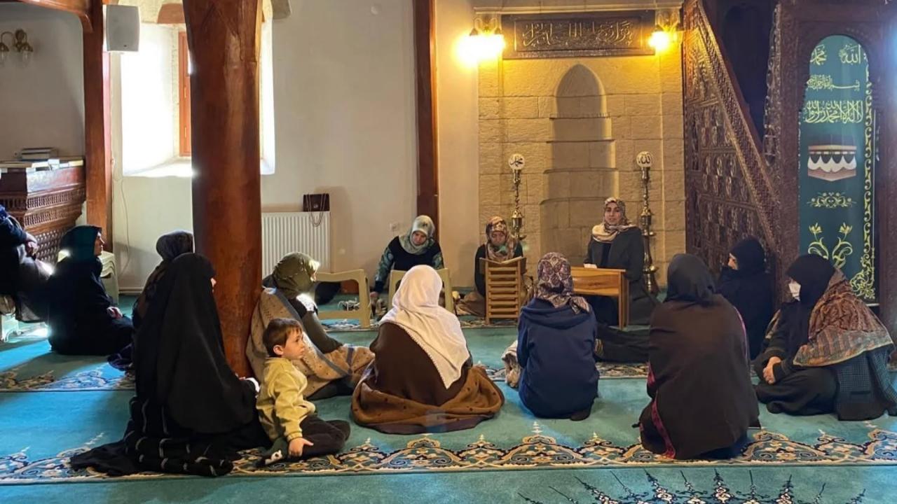 Tarihi çivisiz camide kadınlara özel program…